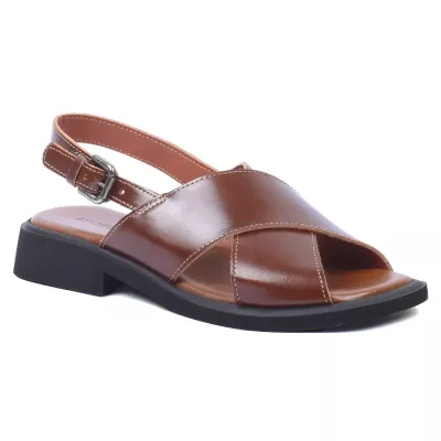 Sandales plates en cuir camel à brides croisées et bride slingback boucle – Andrea Bruni AB-206-1-C