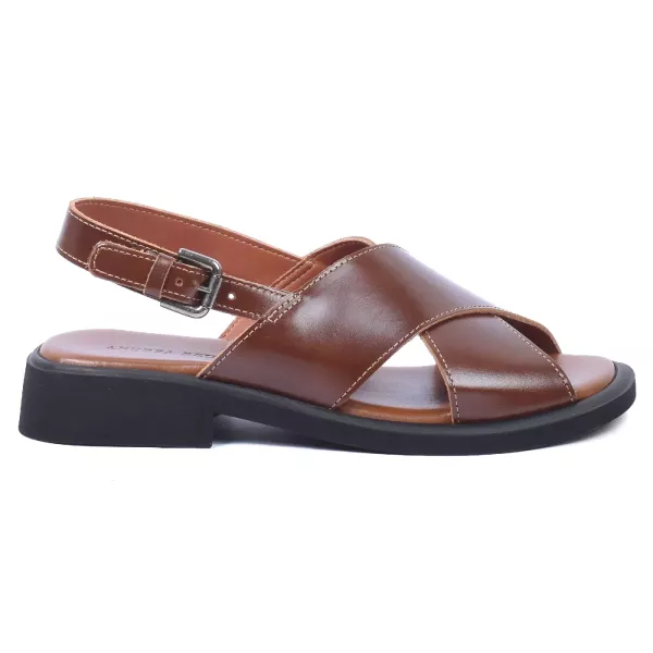 SANDALES PLATES EN CUIR À BRIDES CROISÉES FEMME CAMEL