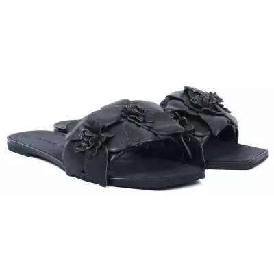 Mule plate femme noire Andrea Bruni cuir à fleurs décoratives AB-666-1-N