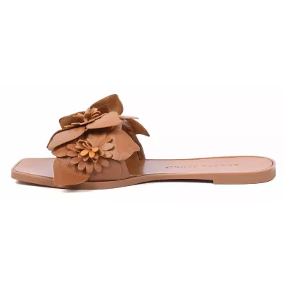 Mule plate femme camel Andrea Bruni cuir à fleurs décoratives AB-666-1-C