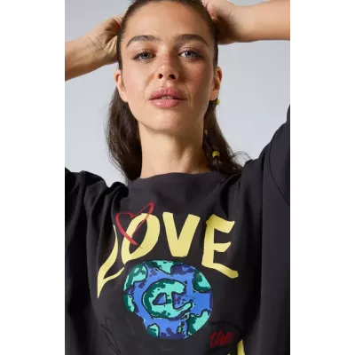 T-shirt femme Champion CREWNECK T-SHIRT 117231-ES503 noir en coton recyclé avec imprimé graphique et logo brodé