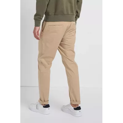 Pantalon chino homme Tommy Jeans AUSTIN DM0DM20445-AB9 beige en coton stretch avec poches et logo arrière