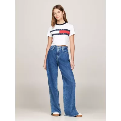 T-shirt femme Tommy Jeans CROPPED SLIM T-SHIRT DW0DW19044-YBR blanc en coton coupe courte ajustée avec insigne poitrine