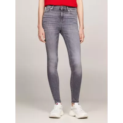 Jean femme Tommy Jeans NORA SKINNY FIT DW0DW19253-1BZ noir en denim stretch coupe skinny taille mi-haute effet usé