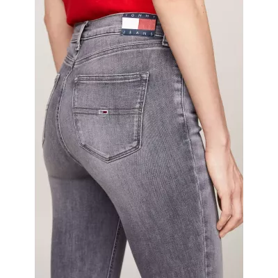 Jean femme Tommy Jeans NORA SKINNY FIT DW0DW19253-1BZ noir en denim stretch coupe skinny taille mi-haute effet usé