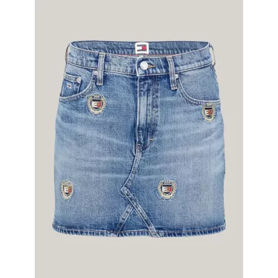 Jupe femme Tommy Jeans IZZIE DENIM SKIRT DW0DW19653-1A5 bleue en denim stretch avec écussons brodés coupe droite
