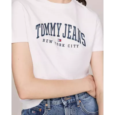 T-shirt femme Tommy Jeans VARSITY REGULAR FIT DW0DW19826-YBR blanc en coton avec logo poitrine coupe regular