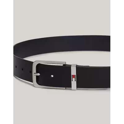 Ceinture Tommy Jeans ELEVATED LEATHER AM0AM12646-C1G en cuir bleu marine avec boucle métal et logo émaillé largeur 4 cm