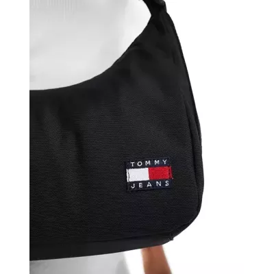 Sac Tommy Jeans ESSENTIAL DAILY SHOULDER AW0AW16495-BDS noir avec fermeture zippée et bandoulière réglable dimensions 25x13x7 cm