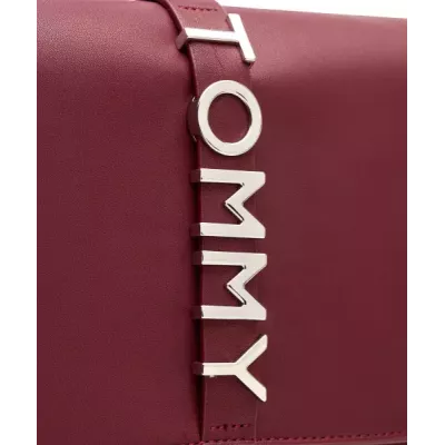 Sac à dos Tommy Jeans CITY BOLD BACKPACK AW0AW16506-VLP bordeaux avec logo métallique dimensions 23,5x10,5x26 cm