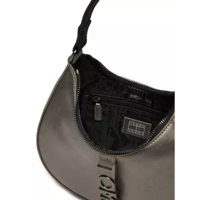 Sac bandoulière Tommy Jeans CITY BOLD SHOULD AW0AW16508-0IM argent avec fermeture zippée dimensions 26x7,5x22 cm