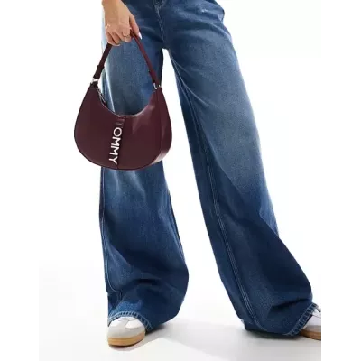 Sac bandoulière Tommy Jeans CITY BOLD SHOULD AW0AW16510-VLP bordeaux avec compartiment zippé dimensions 26x7,5x22 cm