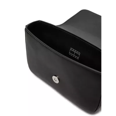 Sac Tommy Jeans ESSENTIAL MUST FLAP AW0AW16808-BDS noir dimensions 20,5x13x4,5 cm