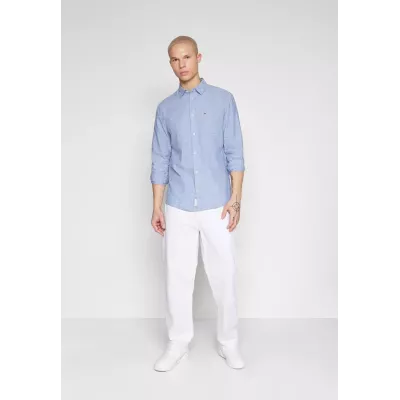 Chemise Tommy Jeans SLIM STRETCH OXFORD DM0DM09594-C8T bleu ciel en coton Oxford bio extensible coupe ajustée