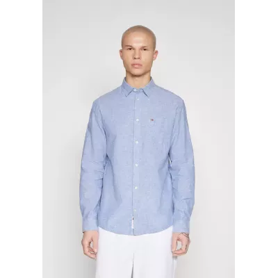Chemise Tommy Jeans SLIM STRETCH OXFORD DM0DM09594-C8T bleu ciel en coton Oxford bio extensible coupe ajustée