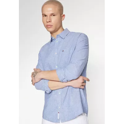 Chemise Tommy Jeans SLIM STRETCH OXFORD DM0DM09594-C8T bleu ciel en coton Oxford bio extensible coupe ajustée
