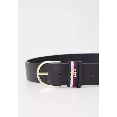 Ceinture Tommy Hilfiger ESSENTIAL EFFORTLESS LEATHER AW0AW16835-DW6 bleu marine en cuir avec boucle métallique largeur 3,5 cm