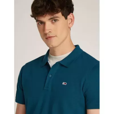 Polo homme Tommy Jeans SLIM PLACKET POLO DM0DM18312-CWG vert en coton piqué coupe slim avec écusson poitrine