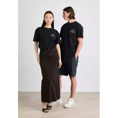 T-shirt homme Tommy Jeans DIAMOND FIT REGULAR DM0DM18520-BDS noir en coton 100 % coupe regular col rond