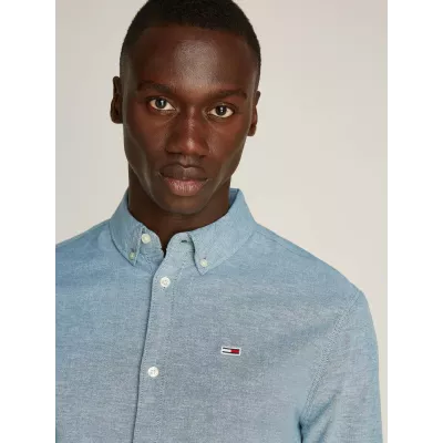 Chemise Tommy Jeans SLIM STRETCH OXFORD DM0DM09594-CWG bleue en coton Oxford bio extensible coupe ajustée