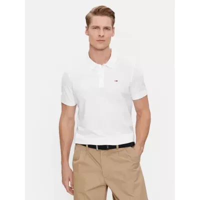 Polo homme Tommy Jeans SLIM PLACKET POLO DM0DM18312-YBR blanc en coton piqué coupe slim avec écusson poitrine