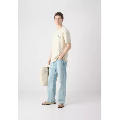T-shirt homme Tommy Jeans REGULAR SIGNATURE PRINT DM0DM18536-ACG beige en coton avec logo poitrine coupe standard