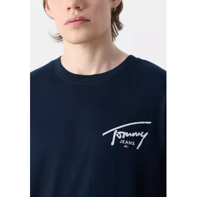 T-shirt homme Tommy Jeans REGULAR SIGNATURE PRINT DM0DM18536-C1G bleu marine en coton avec logo poitrine coupe standard