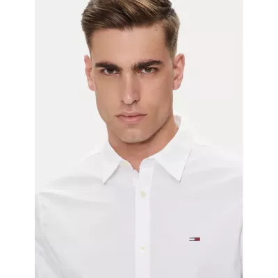 Chemise homme Tommy Jeans REGULAR ENTRY POPLIN DM0DM19519-YBR blanche en coton extensible coupe régulière manches longues