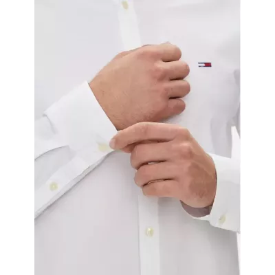 Chemise homme Tommy Jeans REGULAR ENTRY POPLIN DM0DM19519-YBR blanche en coton extensible coupe régulière manches longues