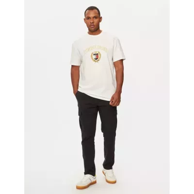 T-shirt homme Tommy Jeans GOLD CREST DM0DM19690-YBH blanc en coton avec logo brodé poitrine coupe régulière