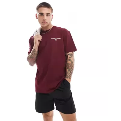 T-shirt homme Tommy Jeans LINEAR PRINT REGULAR DM0DM19691-VLP bordeaux en coton avec imprimé coupe regular