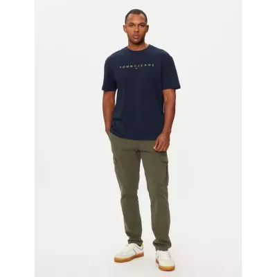 T-shirt homme Tommy Jeans LINEAR GOLD LOGO DM0DM19694-C1G bleu marine en coton avec logo doré poitrine coupe regular