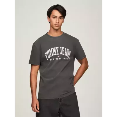T-shirt homme Tommy Jeans VARSITY WASHED LOGO DM0DM19699-BDS noir en coton avec logo poitrine effet délavé coupe régulière