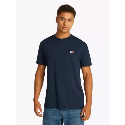 T-shirt homme Tommy Jeans REGULAR LIGHTWEIGHT BADGE TEE DM0DM19735-C1G bleu marine en coton avec coupe régulière