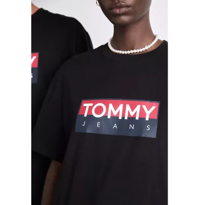 T-shirt homme Tommy Jeans Regular Fit DM0DM19684-BDS noir en coton 100 % coupe regular confortable