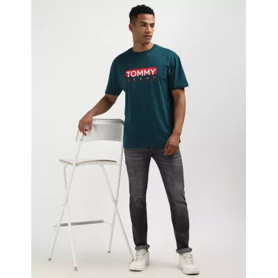 T-shirt homme Tommy Jeans Regular Fit DM0DM19684-CWG bleu marine en coton 100 % coupe regular confortable
