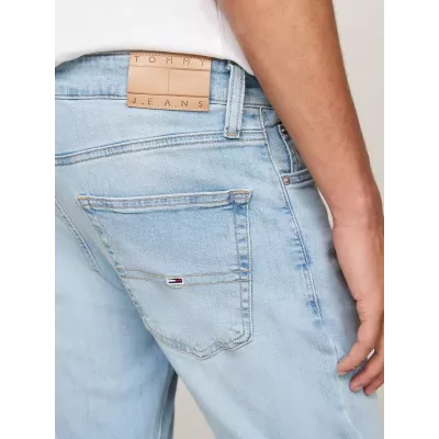 Jean homme Tommy Jeans SCANTON DM0DM20186-1AB bleu clair en denim stretch coupe slim délavage clair vintage