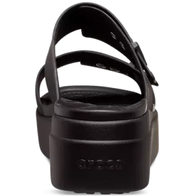 Sandales Crocs Brooklyn Buckle Low Wedge noir réf 207431-001 avec brides ajustables et confort LiteRide™