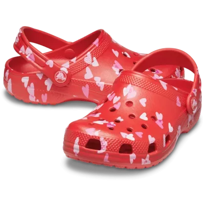 Sabots Crocs Classic Valentine Clog bébé rouge réf 209755-6ZR avec motifs cœur et finition pailletée