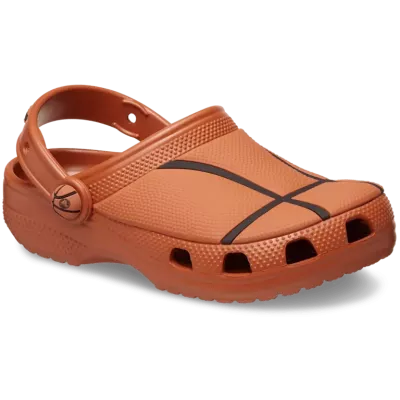 Sabots Crocs Classic Basketball Clog bébé orange réf 210021-805 avec style basketball et confort Crocs™