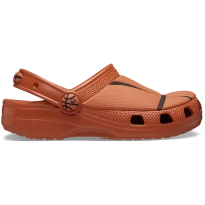 Sabots Crocs Classic Basketball Clog bébé orange réf 210021-805 avec style basketball et confort Crocs™