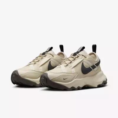 Nike TC 7900 femme beige sail swoosh anthracite semelle trail DD9682-200