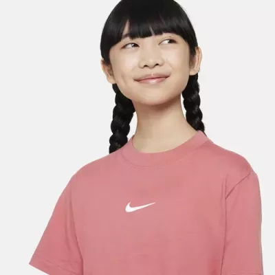 T-shirt crop Nike Sportswear fille rose canyon swoosh blanc centré DH5750-655