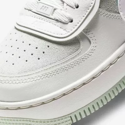 Nike Air Force 1 Shadow femme sail vert sauge swoosh blanc double semelle texture reptile CW2655-001