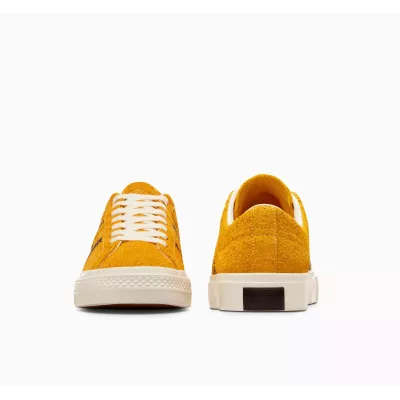 Converse One Star Academy Pro A06425C sneaker basse daim jaune soleil unisexe double bande noire semelle crème skate