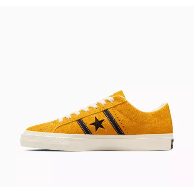 Converse One Star Academy Pro A06425C sneaker basse daim jaune soleil unisexe double bande noire semelle crème skate