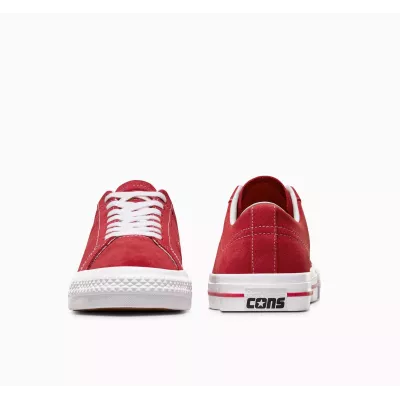 Converse One Star Pro A06646C sneaker basse daim intégral rouge unisexe étoile dorée semelle blanche liseré rouge skate