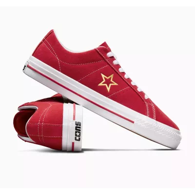 Converse One Star Pro A06646C sneaker basse daim intégral rouge unisexe étoile dorée semelle blanche liseré rouge skate