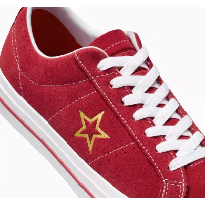 Converse One Star Pro A06646C sneaker basse daim intégral rouge unisexe étoile dorée semelle blanche liseré rouge skate