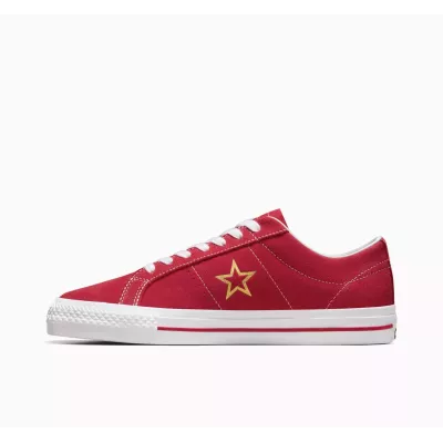 Converse One Star Pro A06646C sneaker basse daim intégral rouge unisexe étoile dorée semelle blanche liseré rouge skate